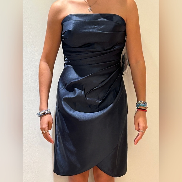 Evening Dresses - Picture 7 of 11